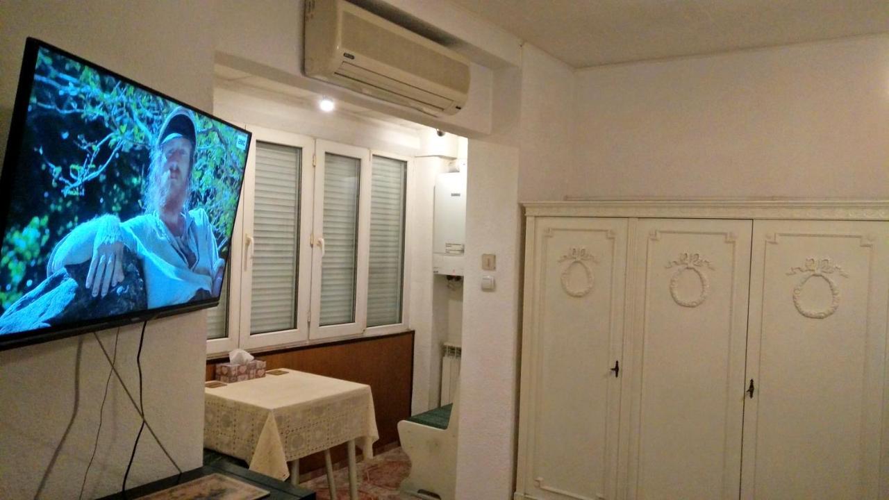 One Bedroom Apartment French Embassy Bucharest Exterior photo